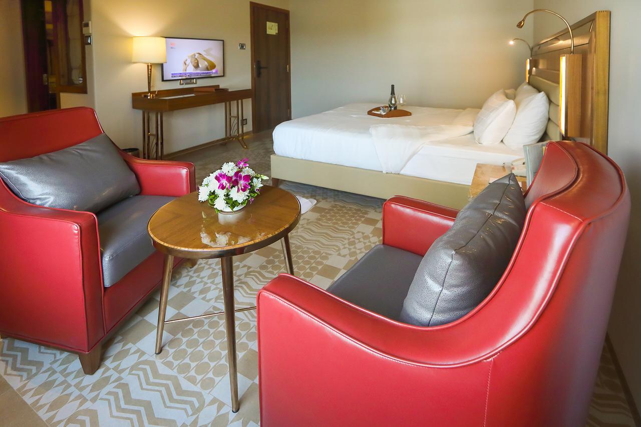The Grandeur Boutique Hotel Мумбай Екстериор снимка