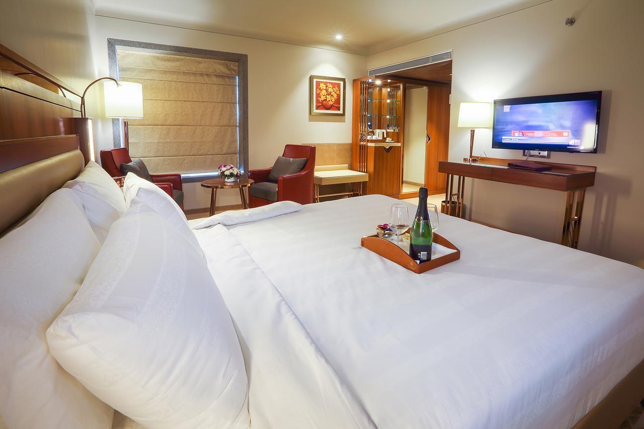 The Grandeur Boutique Hotel Мумбай Екстериор снимка