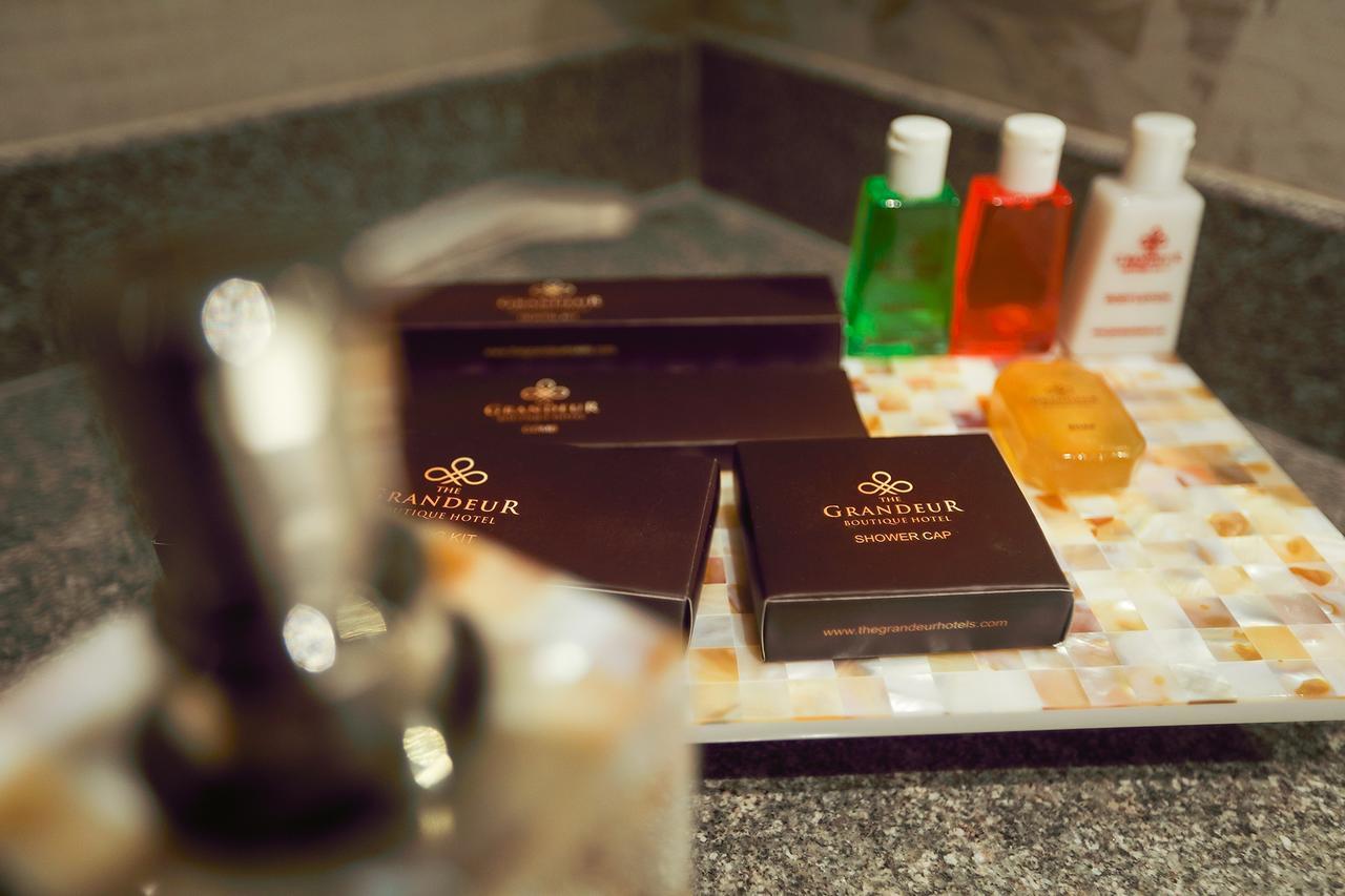 The Grandeur Boutique Hotel Мумбай Екстериор снимка