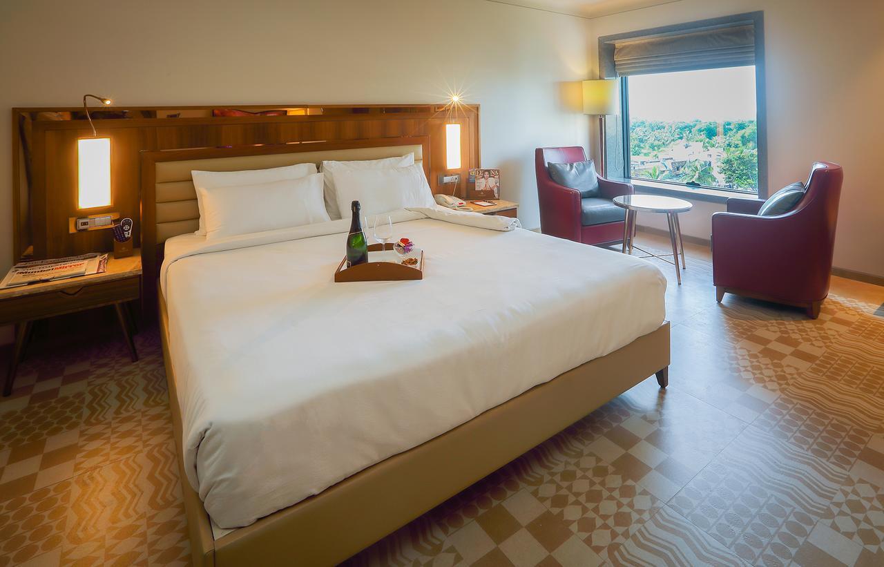 The Grandeur Boutique Hotel Мумбай Екстериор снимка